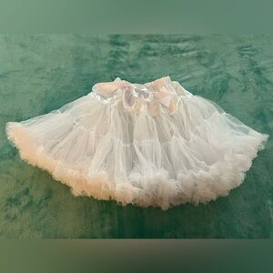 Like New! Chic White Tulle Mini Skirt